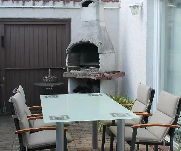 Lutzi's アパート